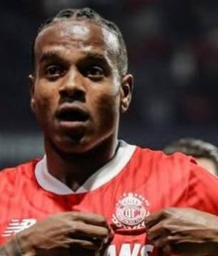 Vasco demonstra interesse em Helinho, atacante do Toluca