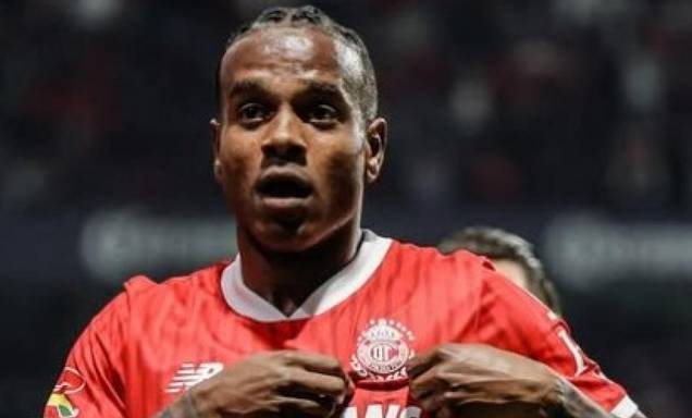 Vasco demonstra interesse em Helinho, atacante do Toluca