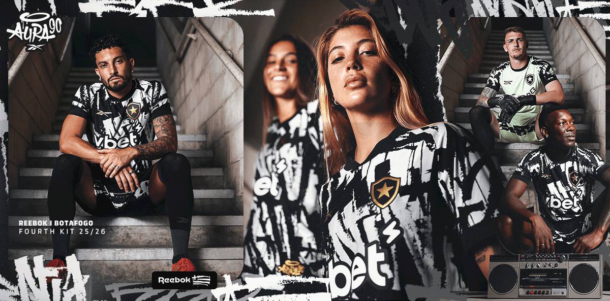 Igor Jesus posa com a nova camisa do Botafogo