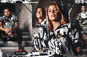 Igor Jesus posa com a nova camisa do Botafogo (Foto: Divulgacao)