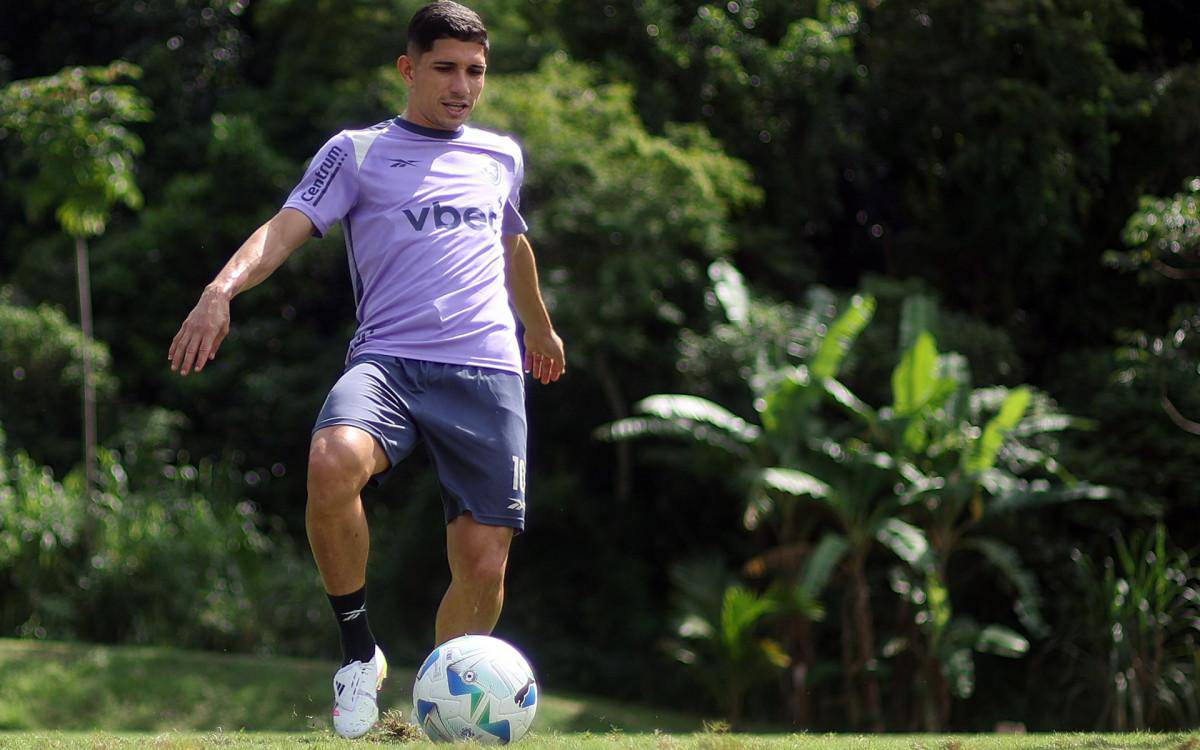 Jefferson Savarino em treino do Botafogo