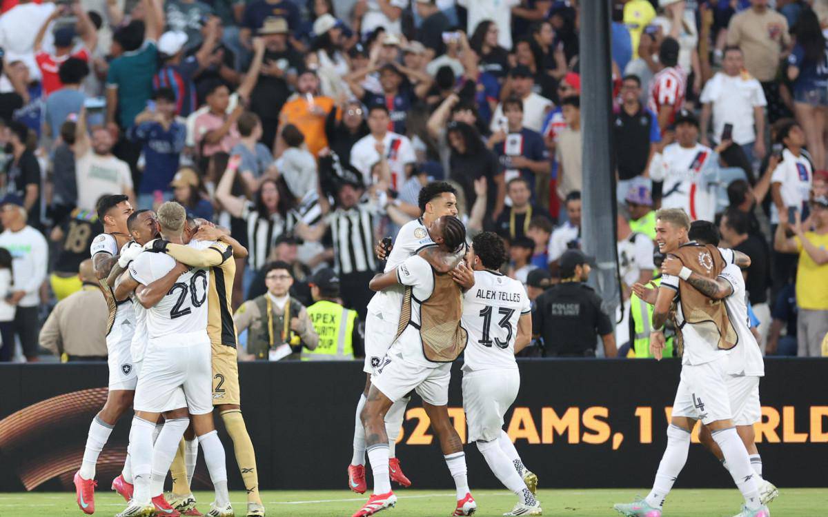 Jogadores do Botafogo celebraram bastante a vitoria historica contra o PSG