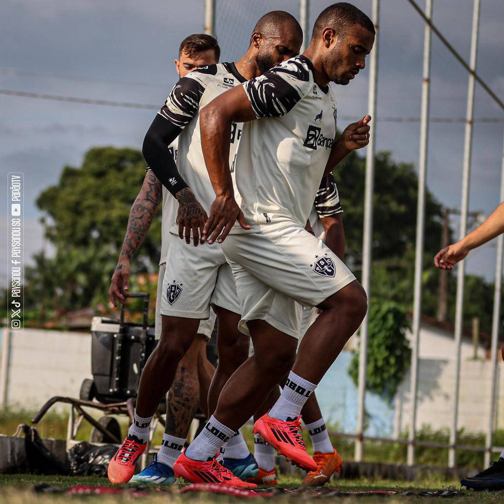 Jogadores do Paysandu no CT do clube