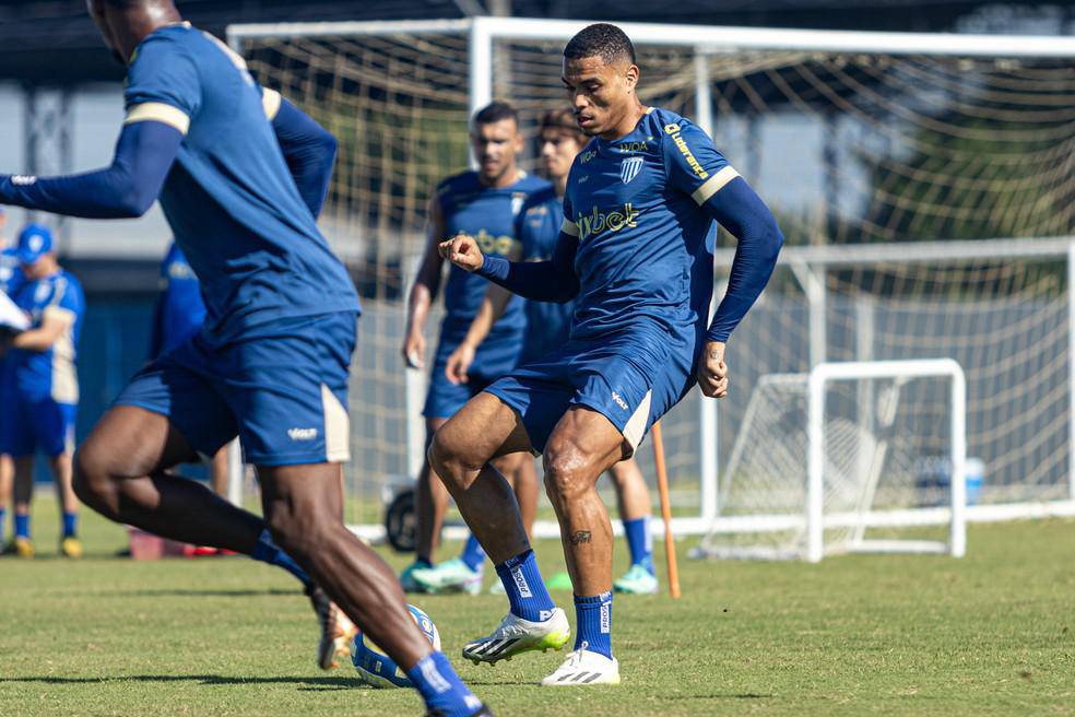 Jonathan Costa e baixa no Avai