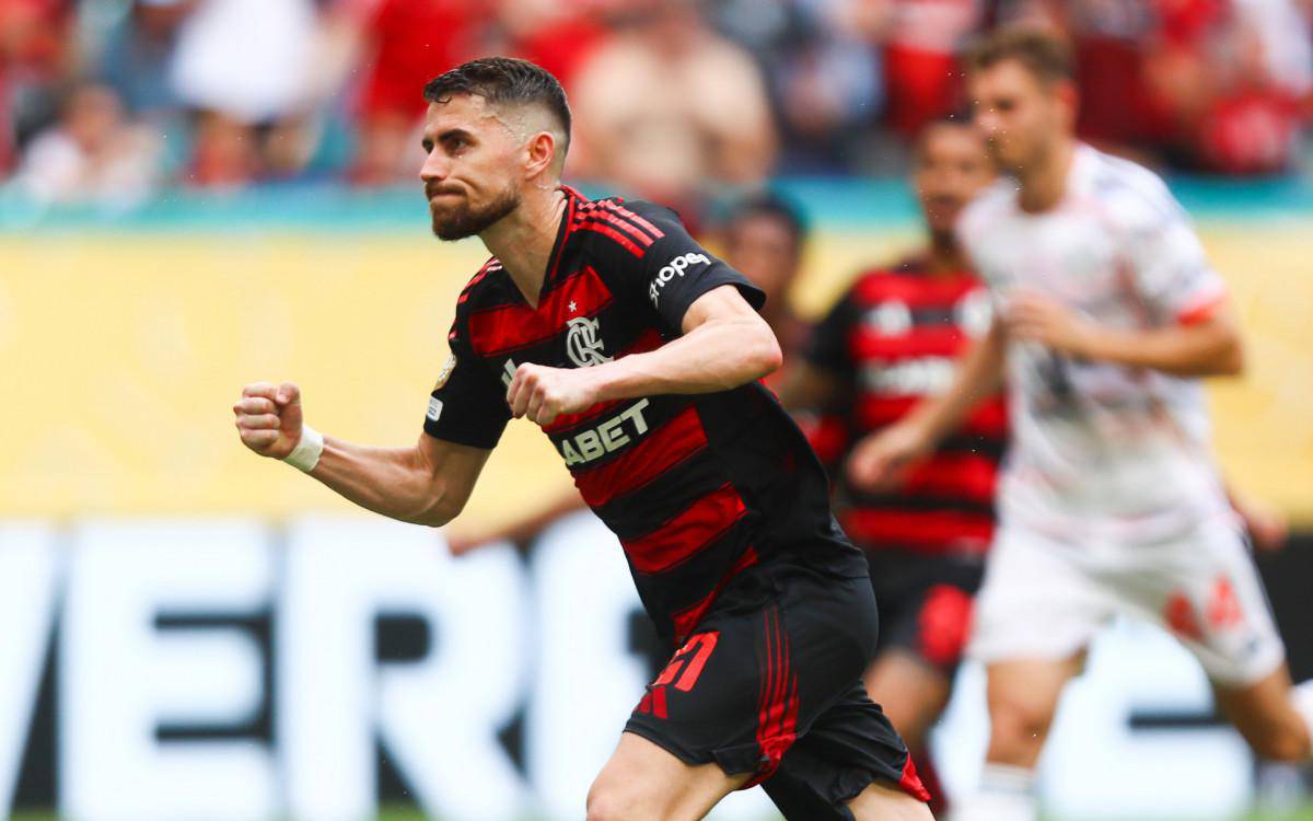 Jorginho celebra gol marcado pelo Flamengo sobre o Bayern de Munique