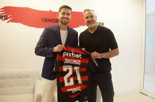 Jorginho chegou ao Rio de Janeiro nesta sexta-feira (6) e vestira a camisa 21 no Flamengo (Foto: Divulgacao / Flamengo)