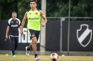 Juan Sforza esta fora dos planos e praticamente nao jogou pelo Vasco na temporada de 2025 (Foto: Dikran Sahagian / Vasco)