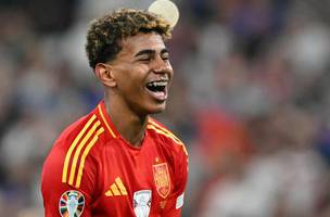 Lamine Yamal e um dos destaques da selecao espanhola (Foto: Miguel Medina / AFP)