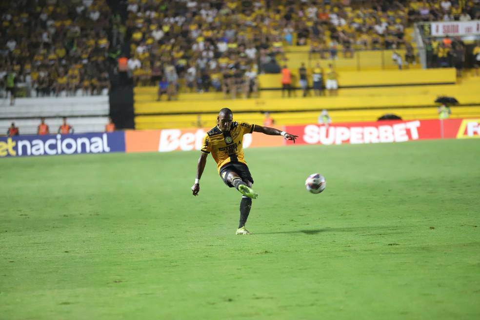Leo Alaba Criciuma