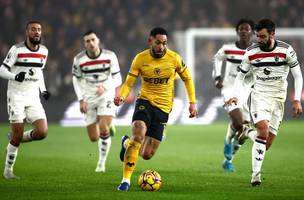 Matheus Cunha no jogo entre Wolverhampton e Manchester United (Foto: Henry Nicholls / AFP)