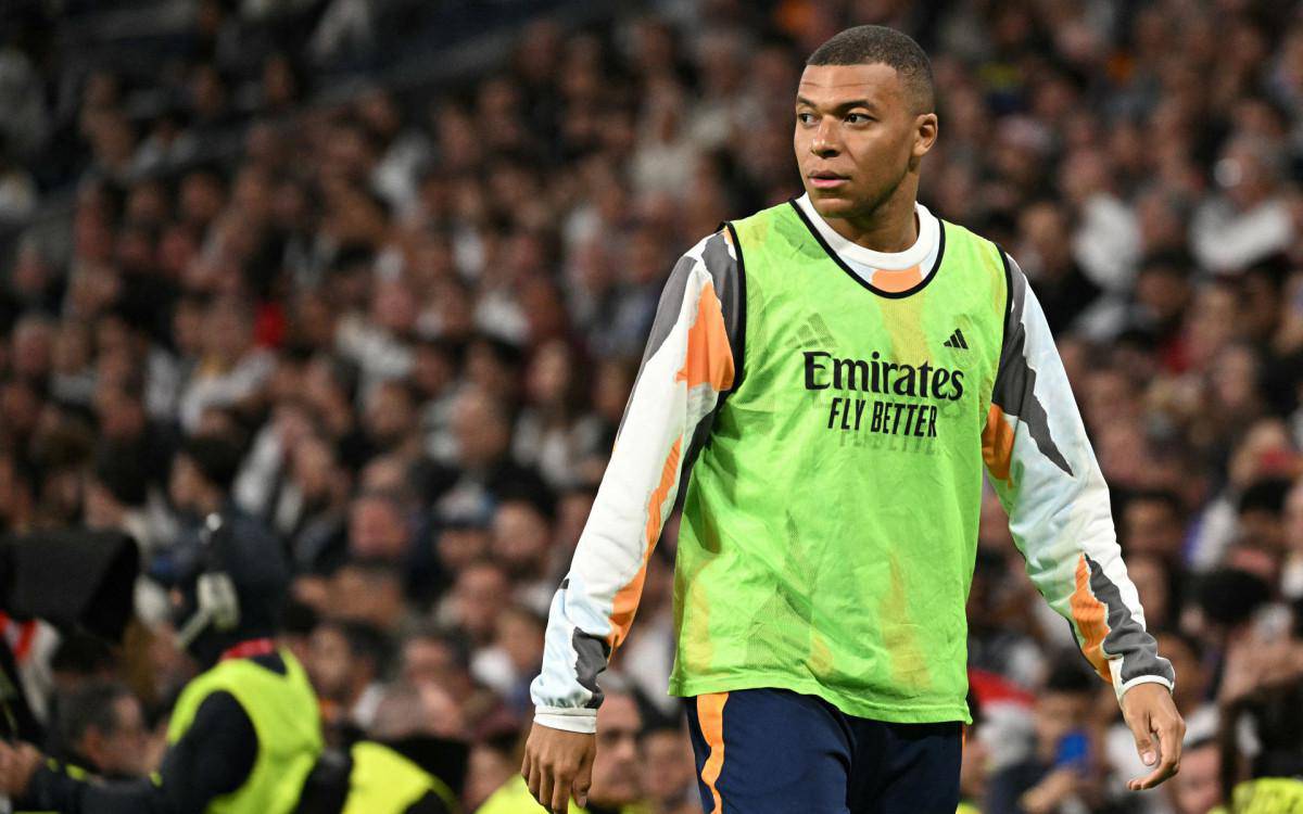 Mbappe havia treinado normalmente na segunda-feira (16), mas relatou mal-estar ao retornar ao hotel