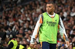 Mbappe havia treinado normalmente na segunda-feira (16), mas relatou mal-estar ao retornar ao hotel (Foto: AFP)