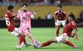 Messi foi muito marcado pelos jogadores do Al Ahly, no jogo de abertura do Mundial (Foto: Kevin C. Cox / AFP
