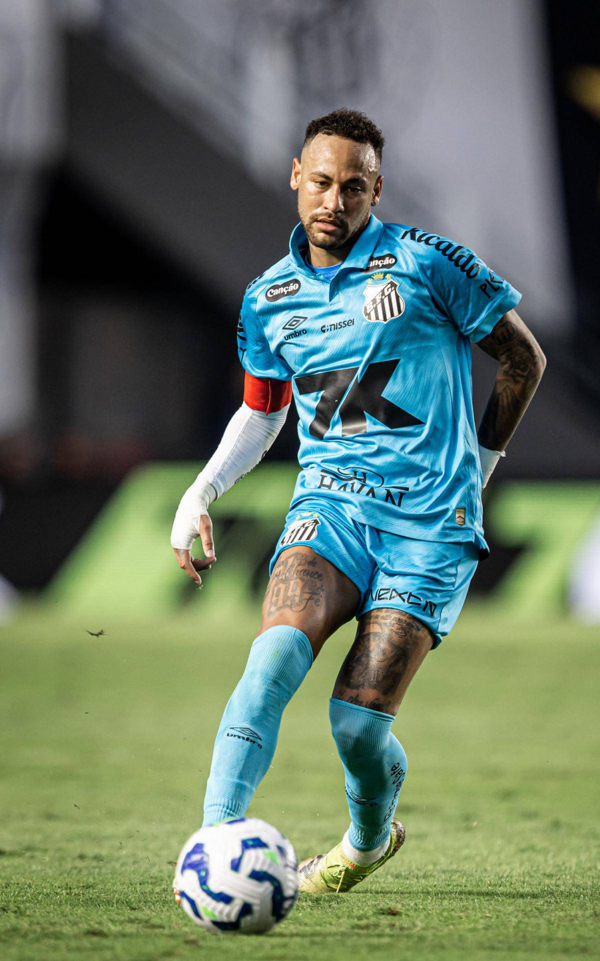 Neymar em acao pelo Santos