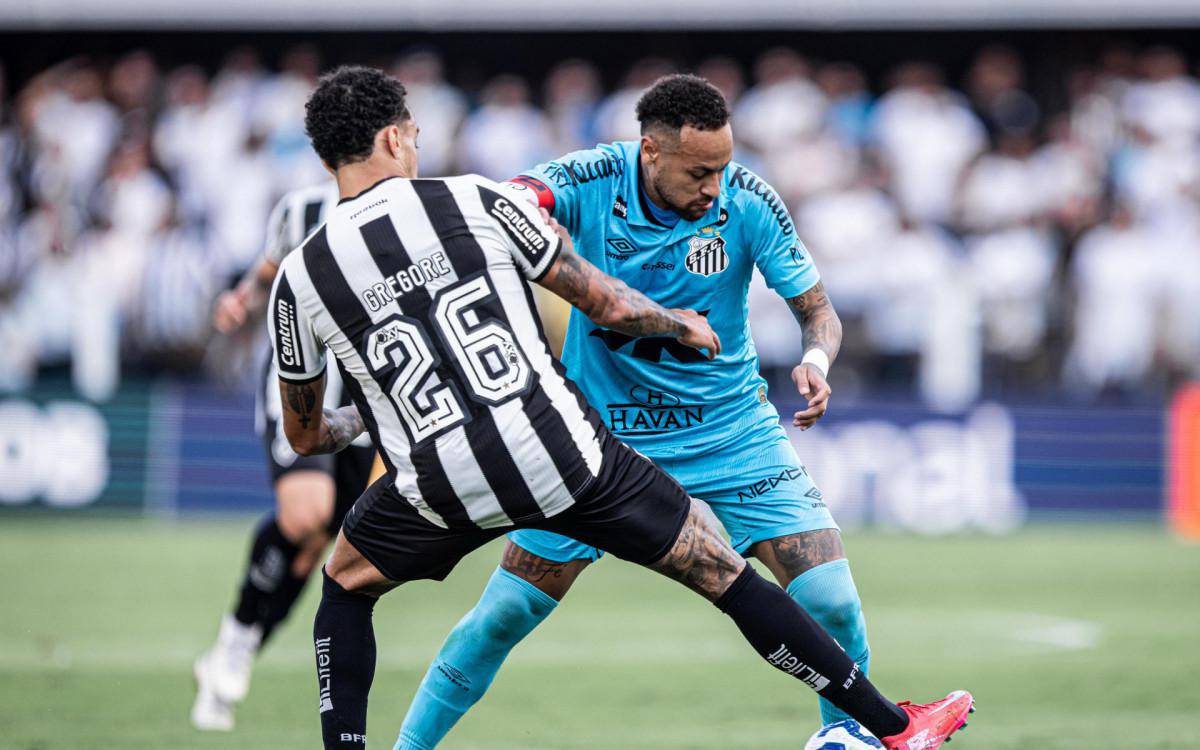 Neymar vive seu ultimo mes de contrato com o Santos e tem futuro indefinido