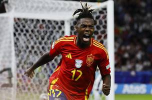 Nico Williams comemora gol pela Espanha contra a Inglaterra na final da Euro 2024 (Foto: Wolfgang Rattay/Reuters)