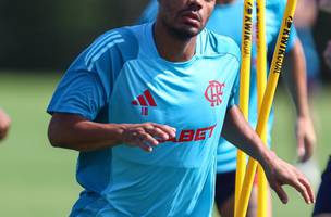 Pulgar em acao no treino do Flamengo (Foto: Gilvan de Souza / Flamengo)