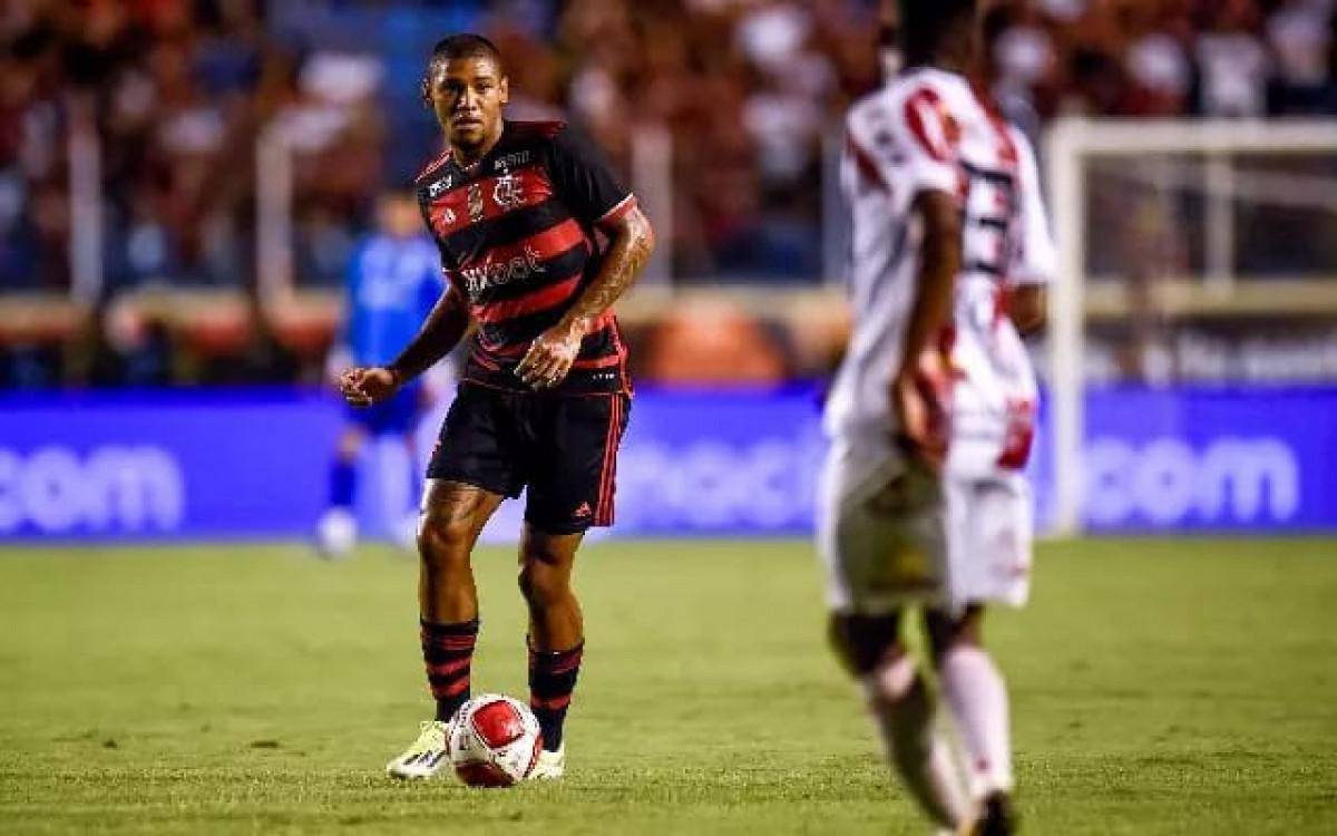Rayan Lucas em acao pelo Flamengo no Campeonato Carioca