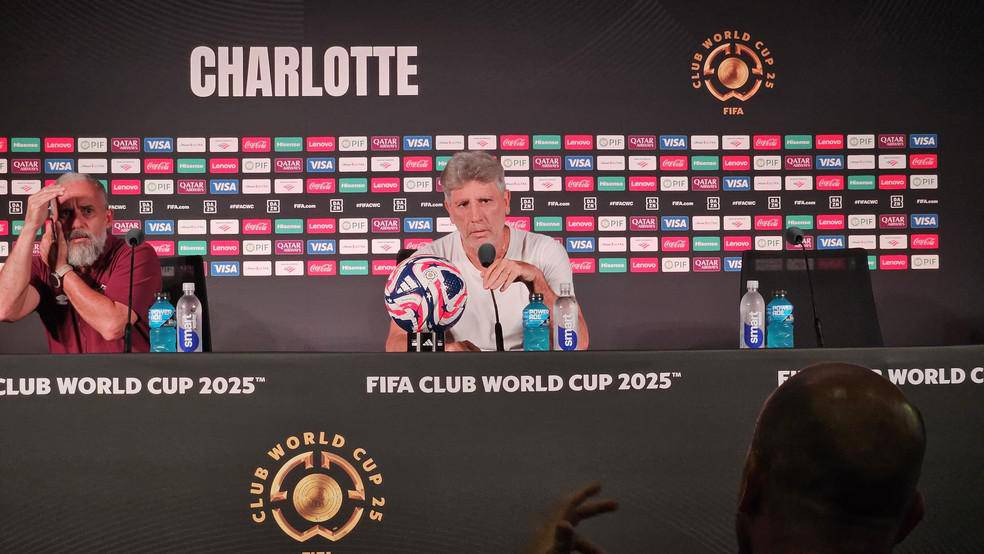 Renato Gaucho concede entrevista coletiva antes do duelo contra a Inter