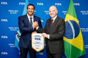 Samir Xaud e Gianni Infantino se encontraram nos Estados Unidos nesta sexta-feira (20) (Foto: Divulgacao / Fifa)