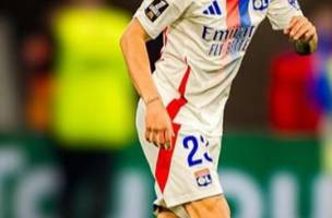 Thiago Almada em campo pelo Lyon (Foto: Divulgacao / Lyon)