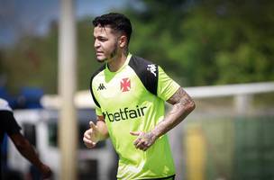 Adson volta a treinar parcialmente com elenco do Vasco (Foto: Matheus Lima/Vasco)
