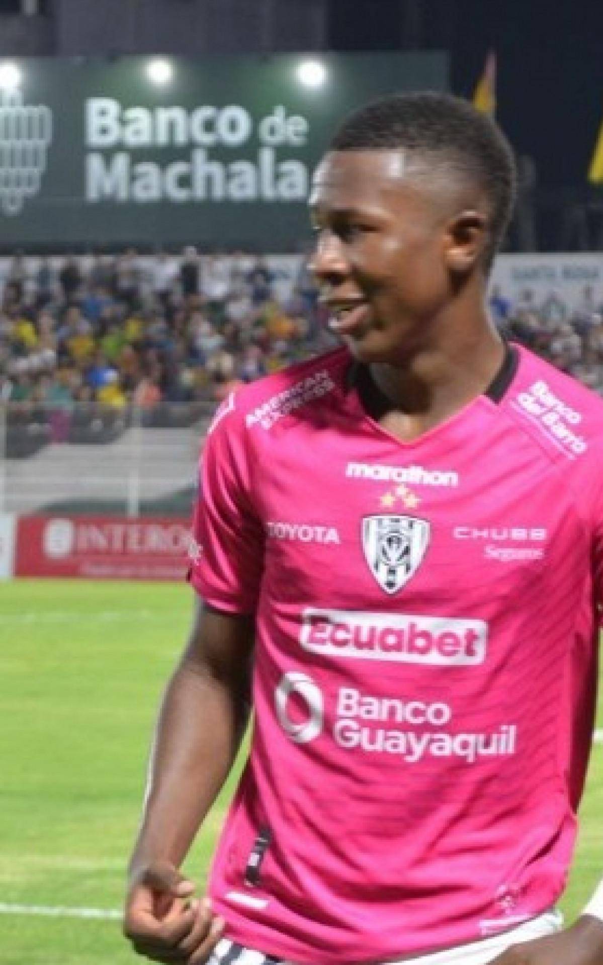 Alan Mida com a camisa do Del Valle