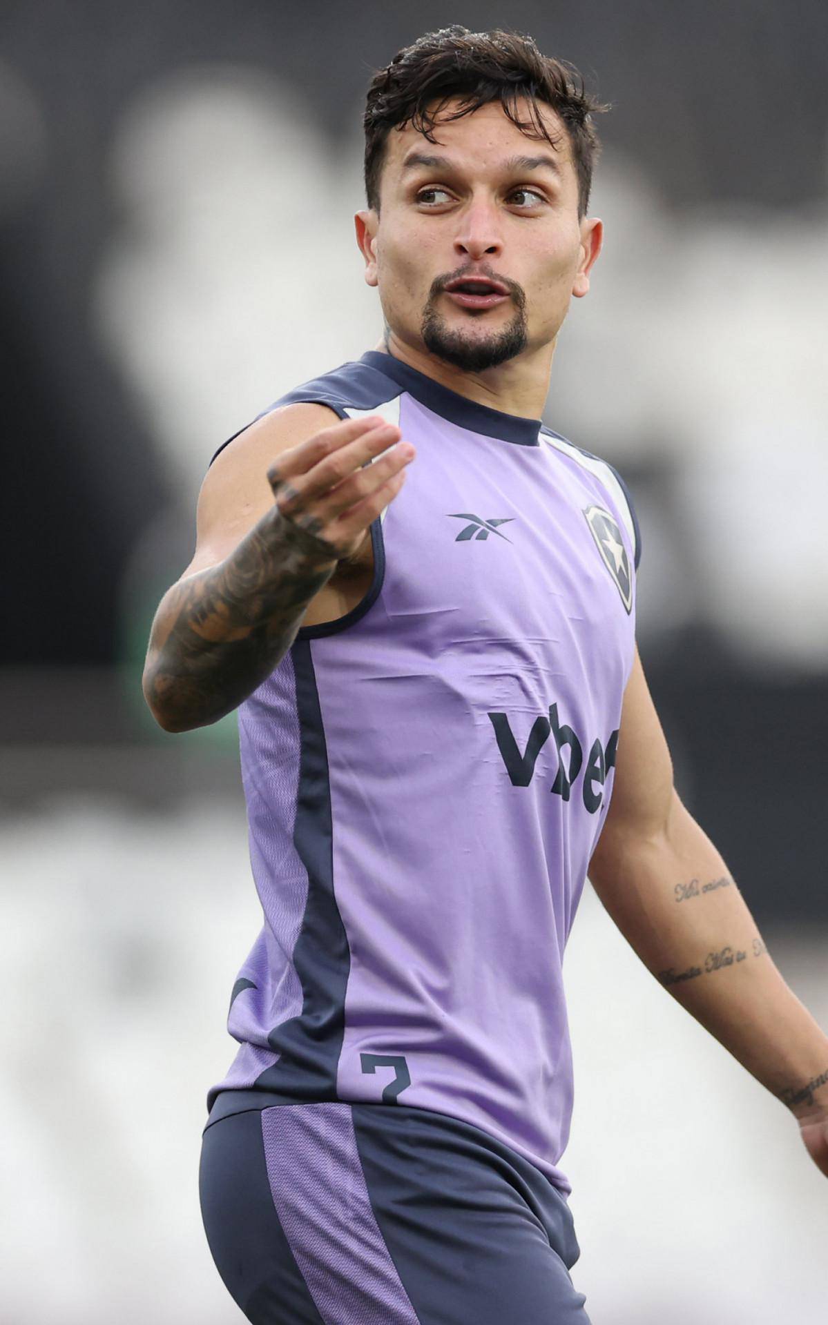 Artur em treino do Botafogo