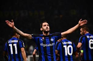 Calhanoglu vive crise com Lautaro na Inter de Milao (Foto: Marco Bertorello / AFP)