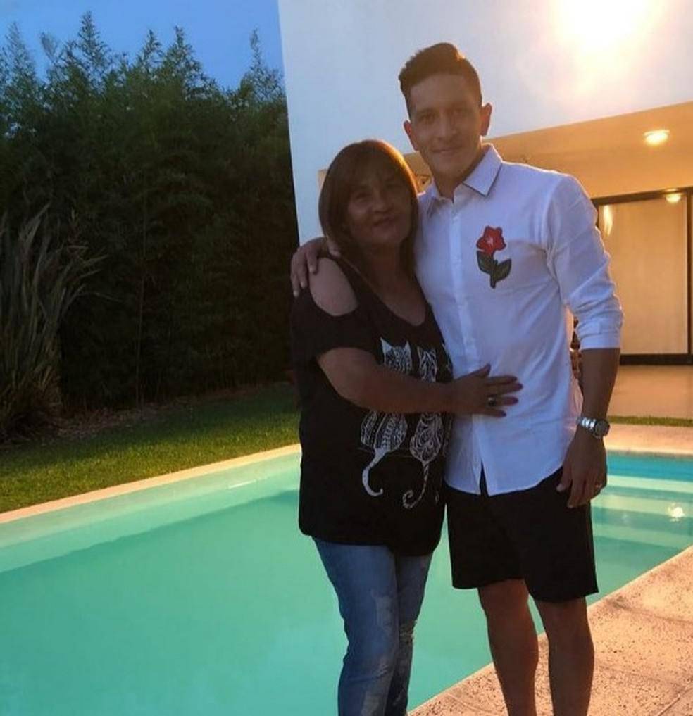 Cano e a mae em registro antigo