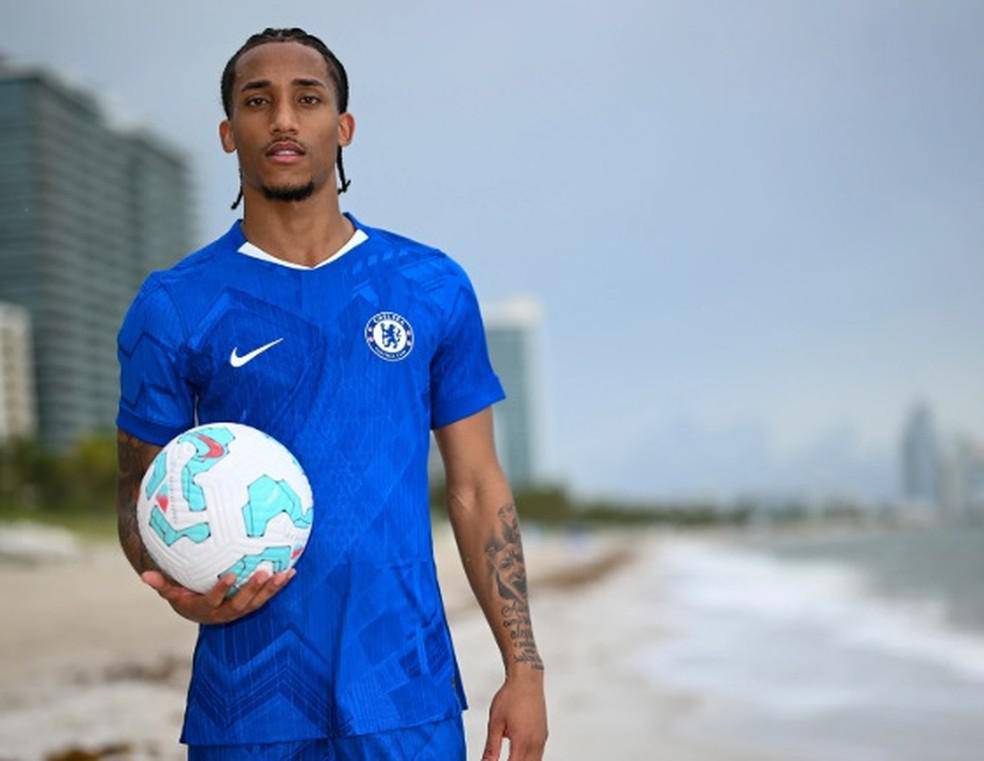 Chelsea anuncia a contratacao do atacante Joao Pedro