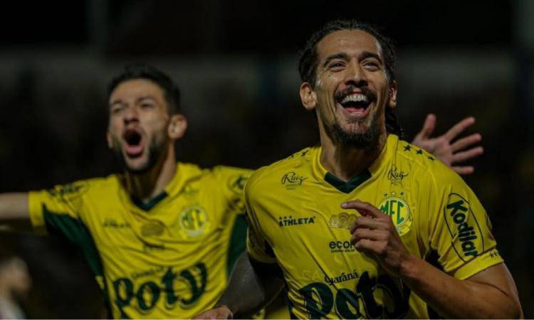 Com gols de Da Costa, Reinaldo e Cristian, o Mirassol vence o Santos por 3 a 0 e chega ao sexto jogo consecutivo sem derrota no Campeonato Brasileiro