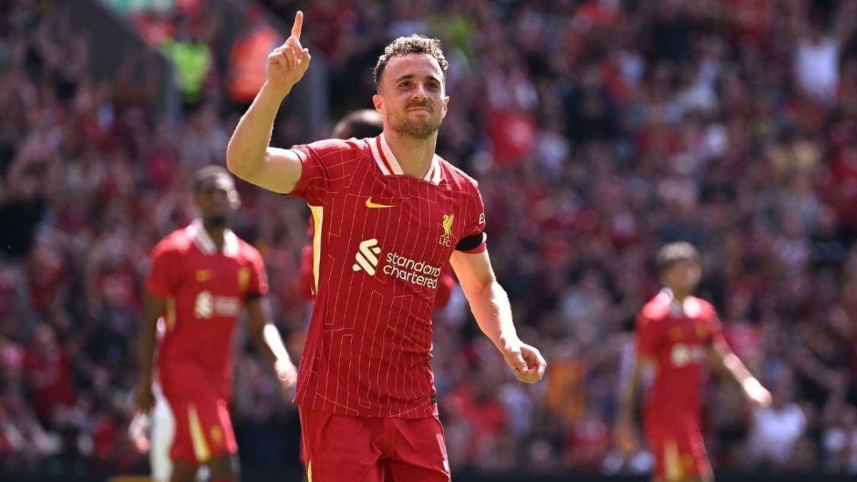 Diogo Jota comemora gol marcado no classico entre Liverpool e Everton