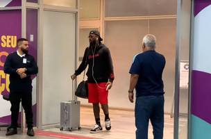 Elenco do Flamengo retorna ao Rio de Janeiro depois da eliminacao na Copa do Mundo de Clubes da FIFA (Foto: Internet)