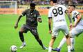 Emerson Royal em acao durante jogo do Milan (Foto: Piero Cruciatti / AFP