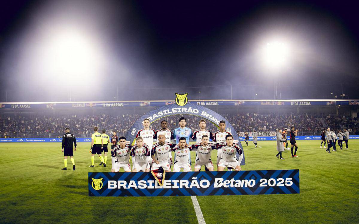 Jogadores do Flamengo posam para foto antes da partida contra o Bragantino
