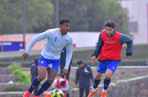 John Kennedy esta perto de voltar ao Flu (Foto: Divulgacao / Pachuca)