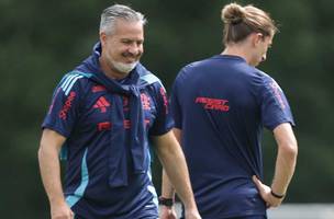 Jose Boto conversa com Filipe Luis em um dos treinos do Flamengo nos EUA (Foto: GILVAN DE SOUZA/FLAMENGO)