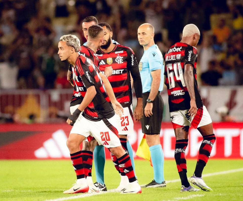 Matheus Goncalves ganhou minutos no Flamengo contra o Fluminense