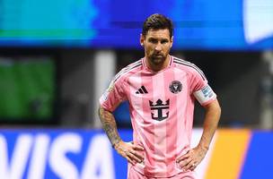 Messi decepcionado com a goleada do PSG sobre o Inter Miami (Foto: REUTERS/Kai Pfaffenbach)