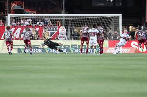 Momento em que Fabio defende penalti cobrado por Luciano (Foto: Lucas Mercon / Fluminense FC)