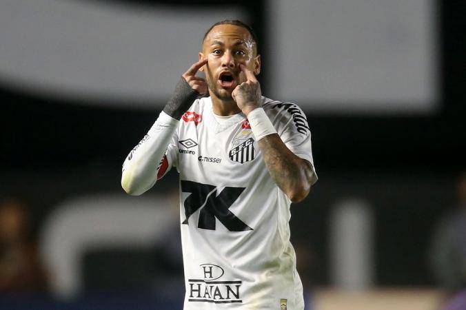 Neymar, que fez seu terceiro jogo completo consecutivo pela primeira vez em tres anos, foi peca criativa e isolada no time da casa