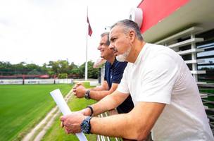 O diretor Jose Boto e o presidente do Flamengo, Bap (Foto: Marcelo Cortes / CRF)