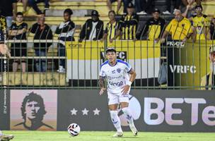 Pedro Delvalle entrou em campo pela ultima vez com a camisa do Paysandu contra o Volta Redonda, pela 6a rodada da Serie B (Foto: Matheus Vieira/Paysandu)