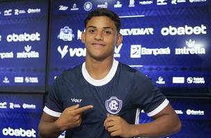 Remo assina contrato profissional com o jovem atacante Edson, o Edgol (Foto: Sandro Galtran / Ascom Remo)