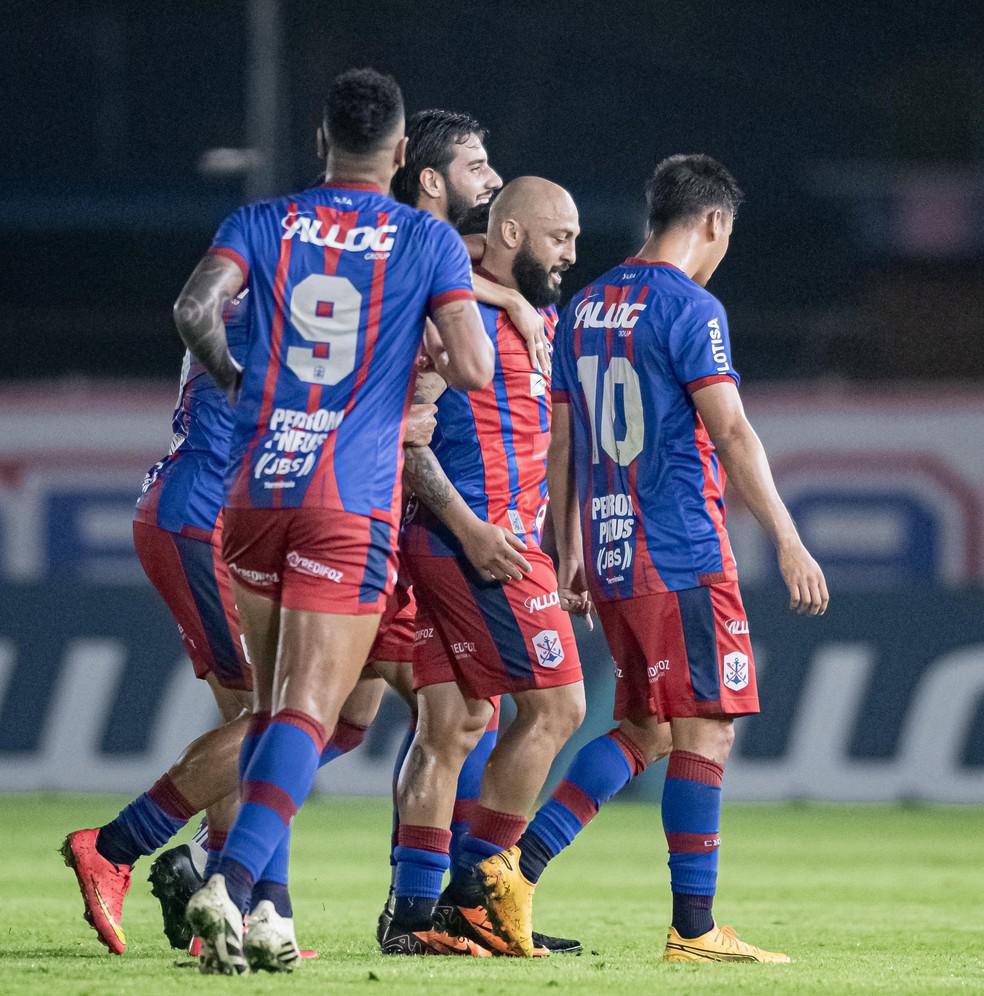Rodolfo Potiguar e os companheiros na comemoracao do gol do Marcilio Dias contra o Barra