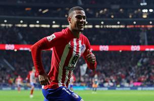 Samuel Lino durante jogo entre Atletico de Madrid e PSG, pelo Mundial (Foto: Isabel Infantes / Reuters)