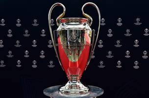 Sorteio da Champions League - taca da Liga dos Campeoes, a orelhuda (Foto: REUTERS)