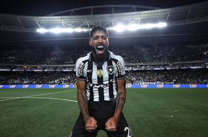 Vibracao de Alexander Barboza, zagueiro do Botafogo (Foto: Vitor Silva/Botafogo)