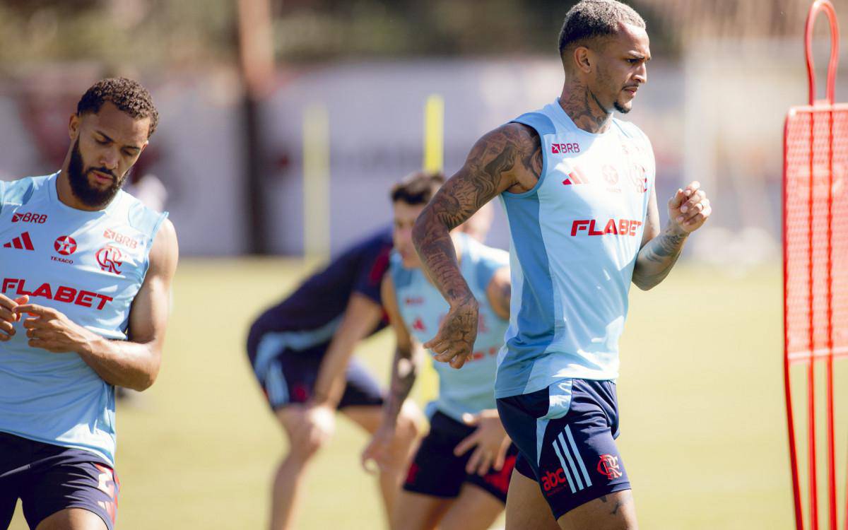 Wesley em treino do Flamengo